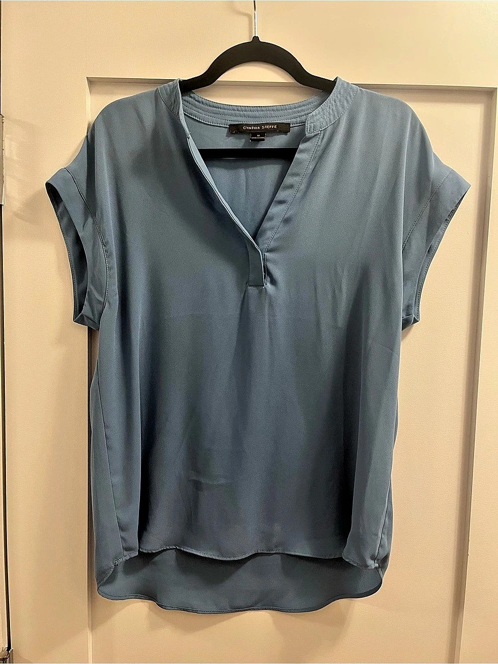 Cynthia Steffe Short Sleeve Blouse in Blue Size Medium Like New